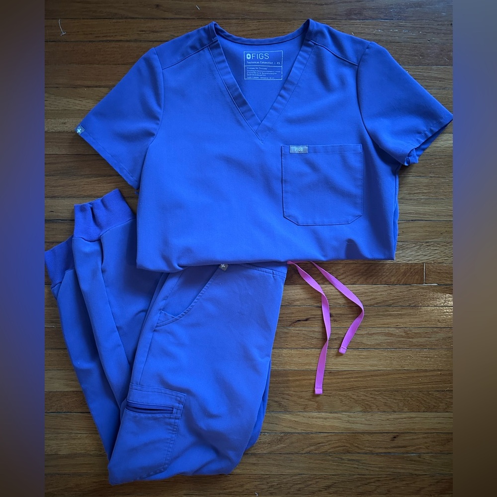 Figs Womems Purple Scrub Set